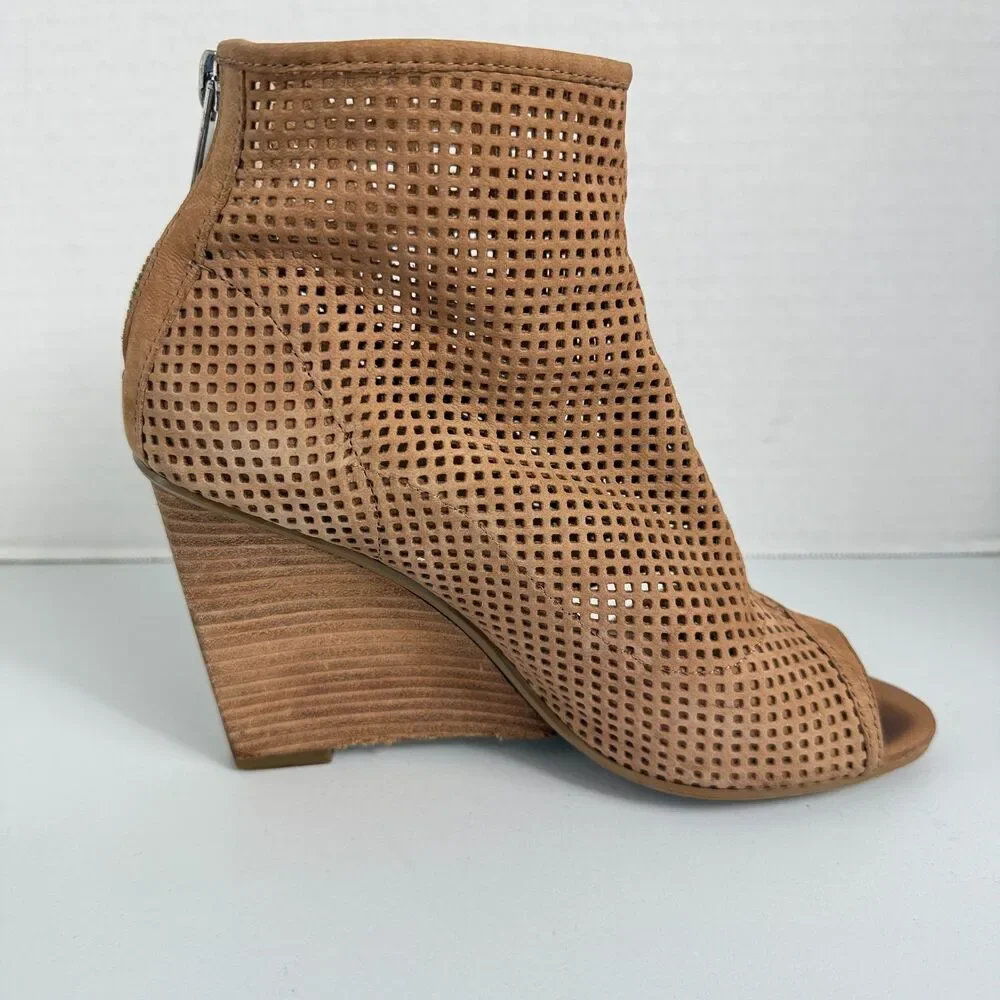 Pelle Moda Women's Tan Perforated Leather Peep Toe Wedge Bootie Shoes Size 6 M